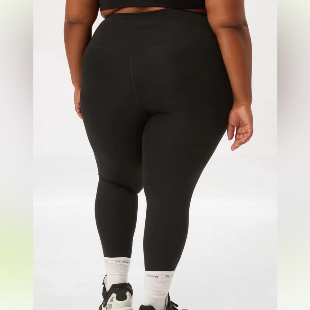 Compressive High-Rise Legging - Picture 3 of 6